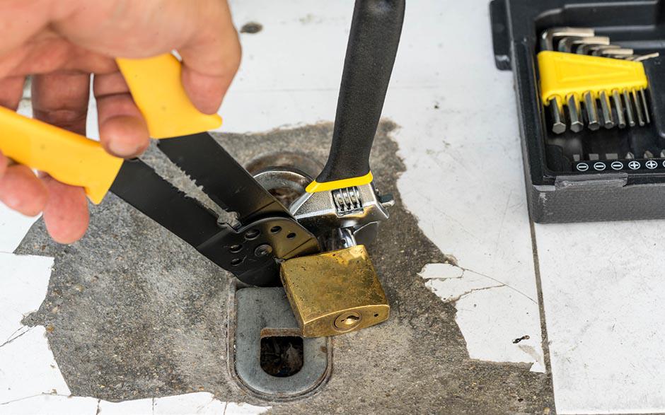 installation de serrure remplacement Lisses